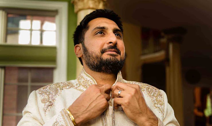 simple groom poses