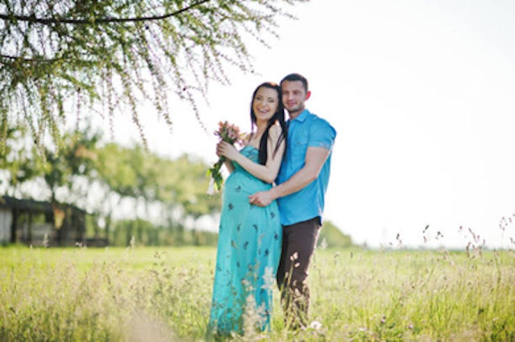 Arrange a pre wedding shoot with spring flowers