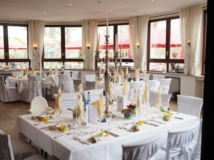 Consistency With The Style And Theme Of Your Wedding