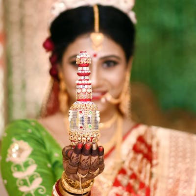 bengali bride pose