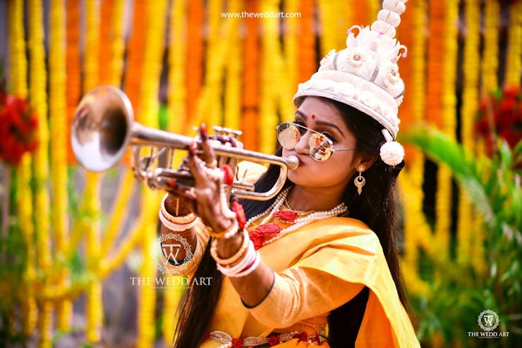 unique bridal haldi poses