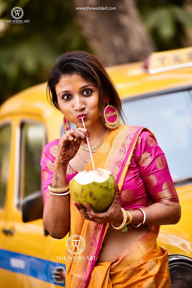 trendy bridal haldi poses