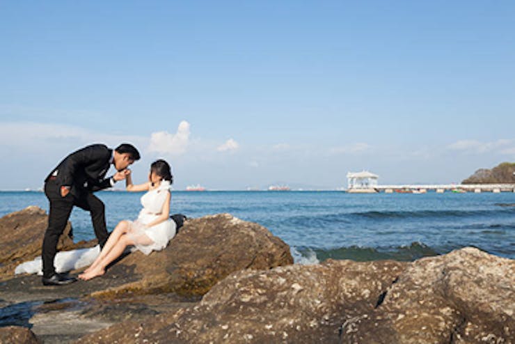 Pre-wedding shoot by the water