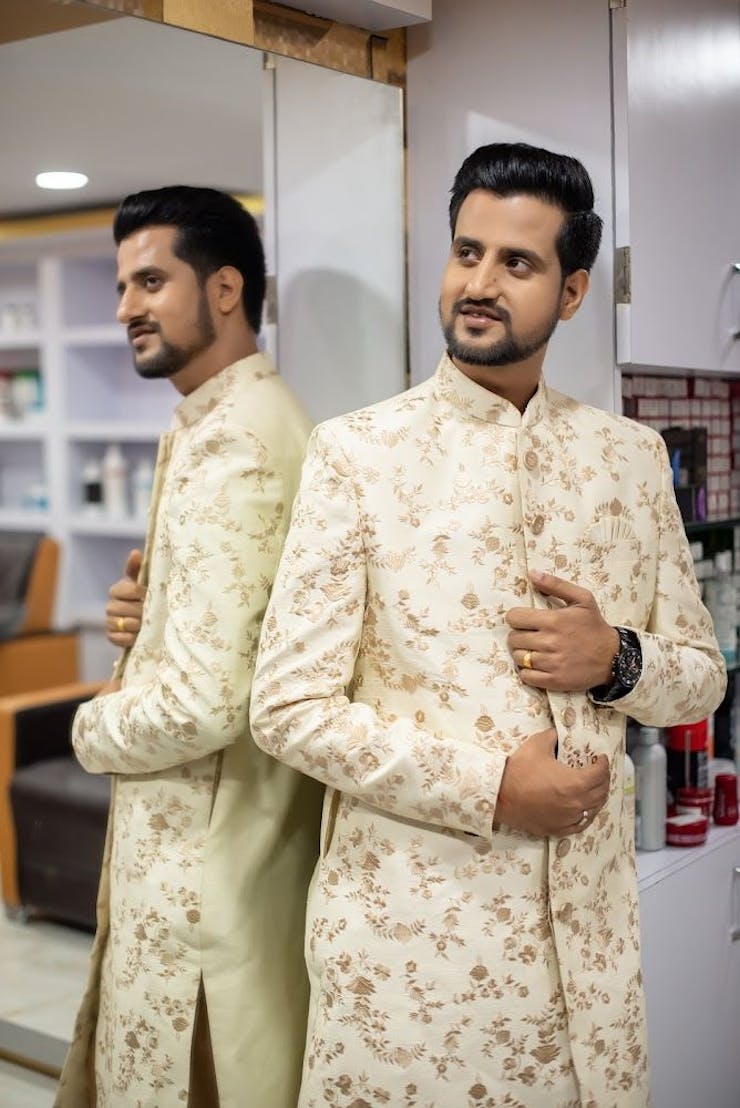 best groom poses for wedding