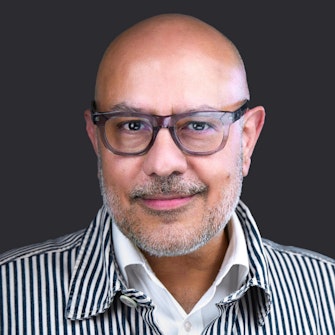 Hotel reception with bikes for rent infront of the office