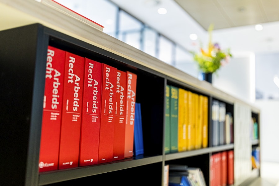 Employment law bookcase - Ten Holter Noordam advocaten