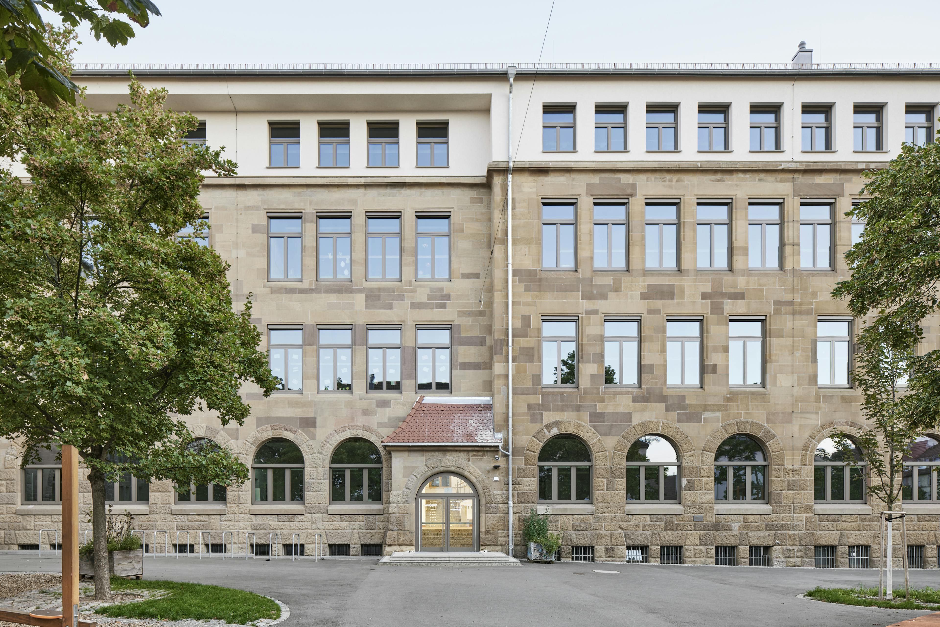 Frontansicht Dammschule Heilbronn nach der Brandschutzsanierung