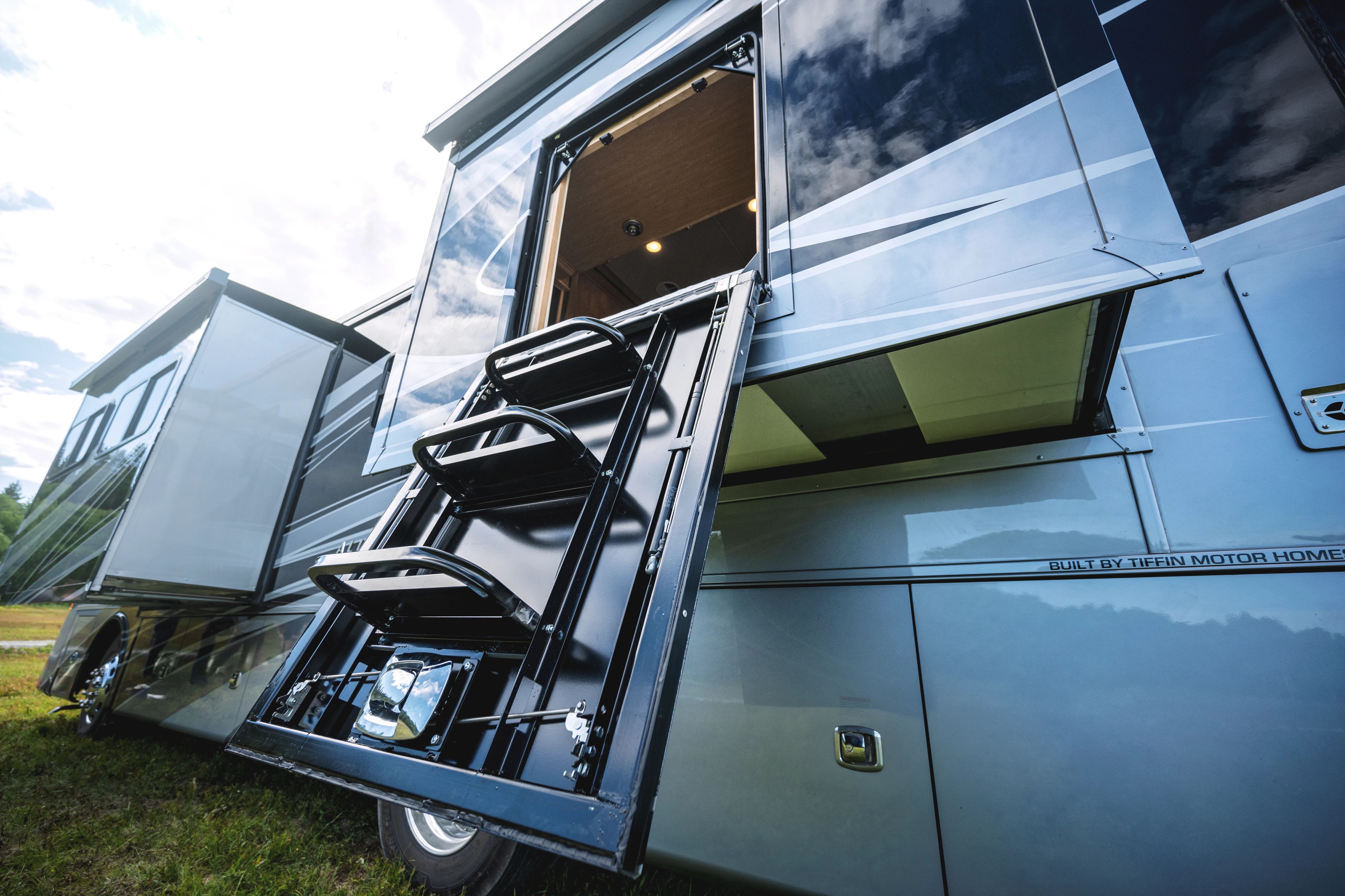 Class A Motorhome Features - THOR Industries
