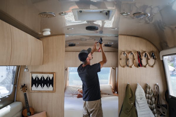 Karen and Lenny Blue family - Airstream Flying Cloud - interior maintenance 