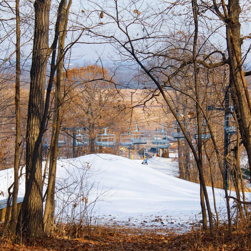 Entry to Cascade Mountain ski run, surrounded by trees and leaves