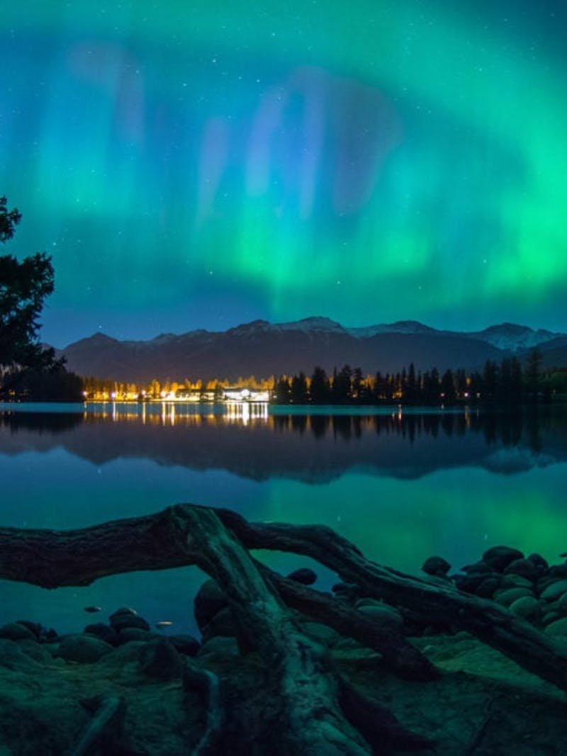 Jasper National Park Dark Sky Preserve blue and green northern lights