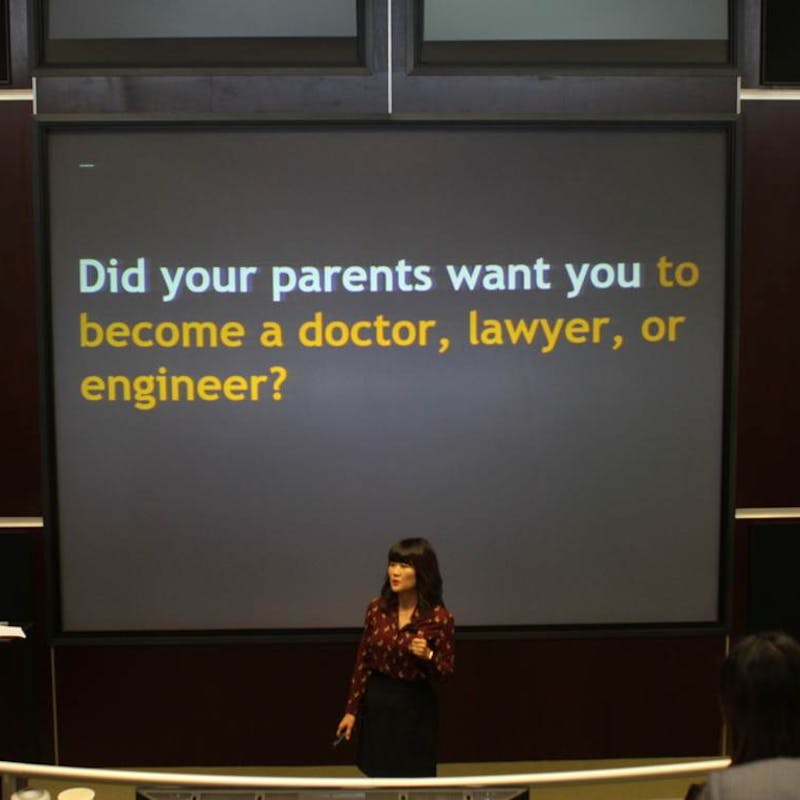Dr. Na gives a presentation.