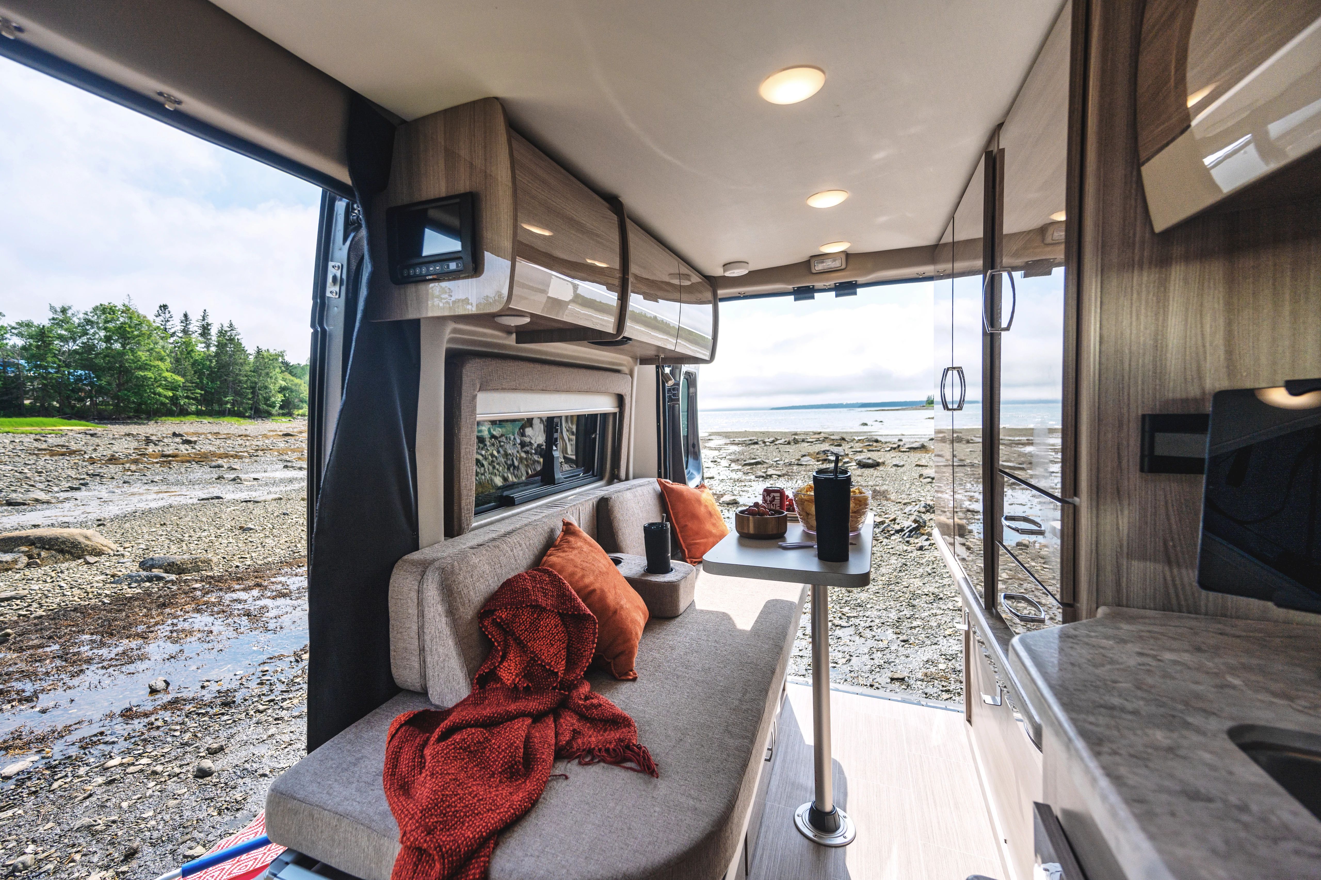 Class B Camper Van Features - THOR Industries