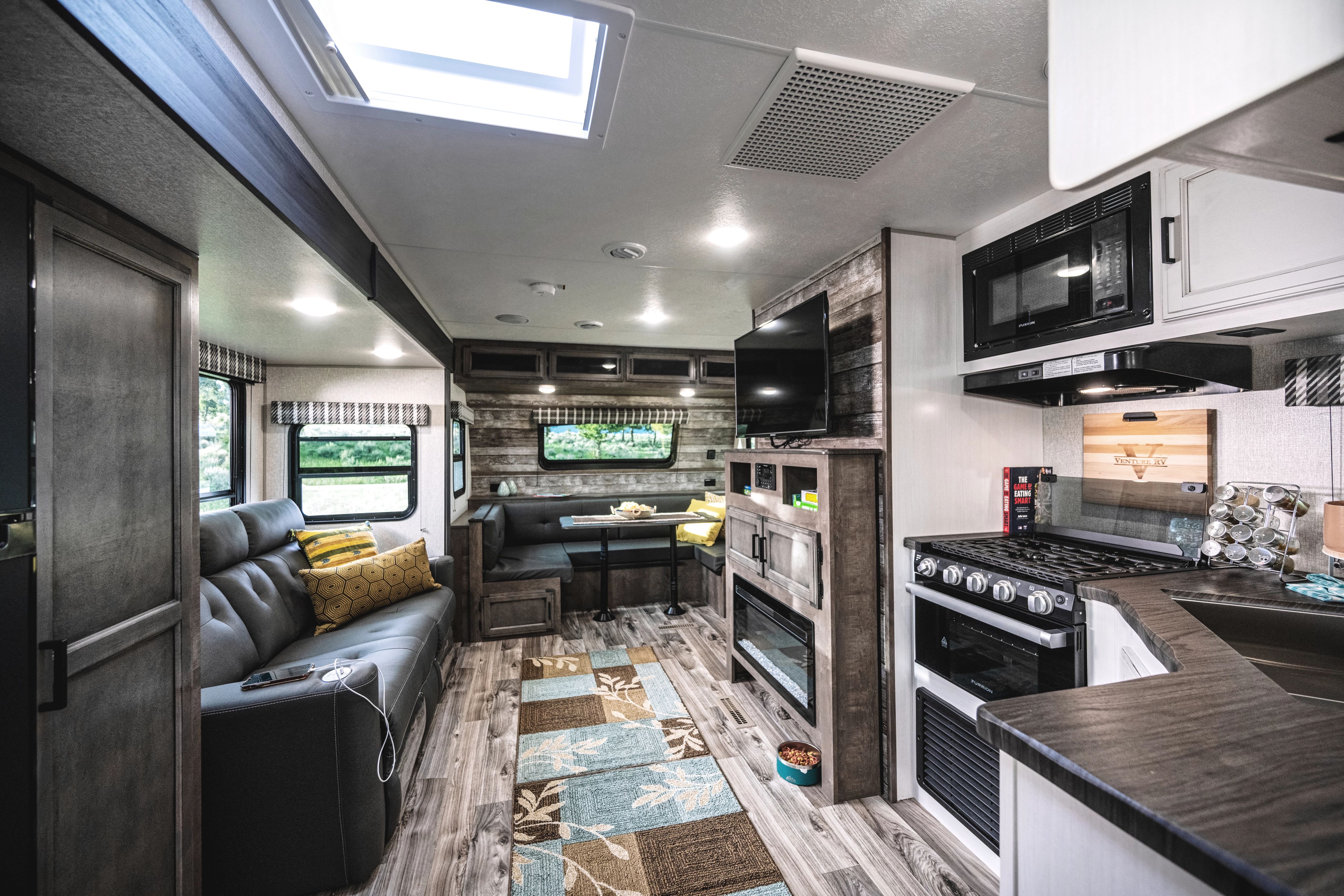 What To Look For At The 2024 Houston RV Show THOR Industries   B21ff408 1065 47e0 9094 435c41b09c8b 20220606 00021 Interior Kitchen Livingroom 