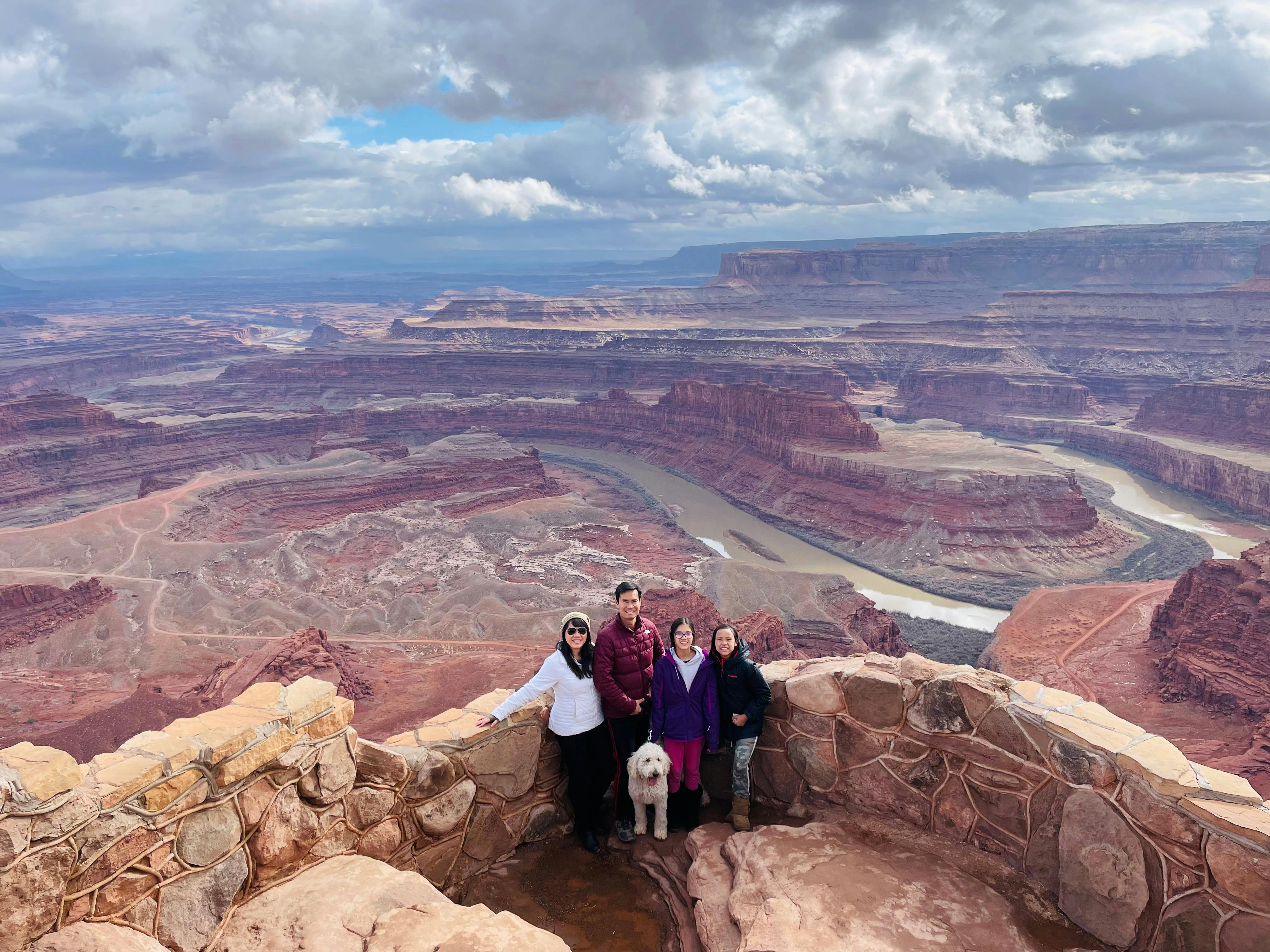 Brenda and Tiger's family posing for a photo at the grand canyon