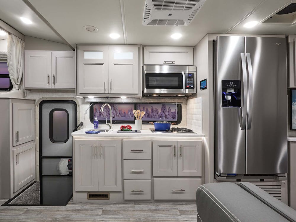 Inception® - Thor Motor Coach