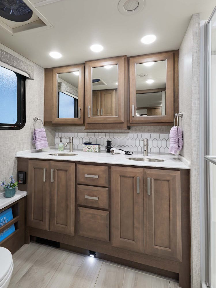 3901 Dual Vanity Bath