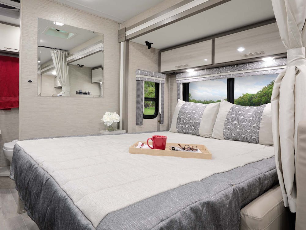 2022 Thor Vegas Class A RV 24.4 Murphy Bed - Liquid Mercury Silver Oak Cabinetry