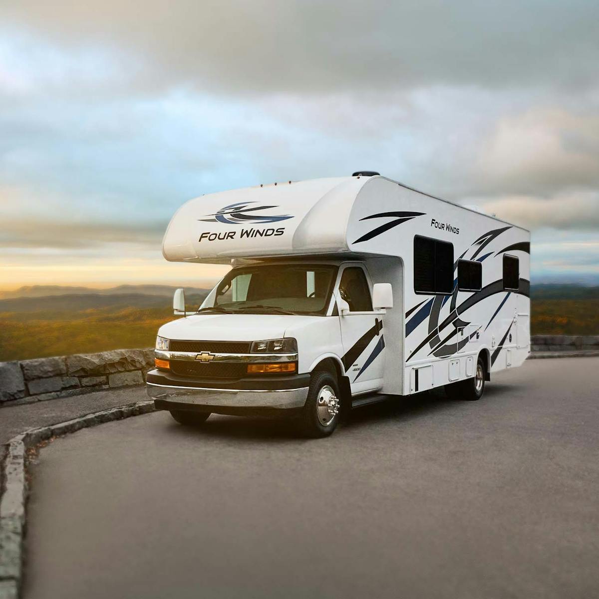 Thor Four Winds Class C RV in Tennessee scenery