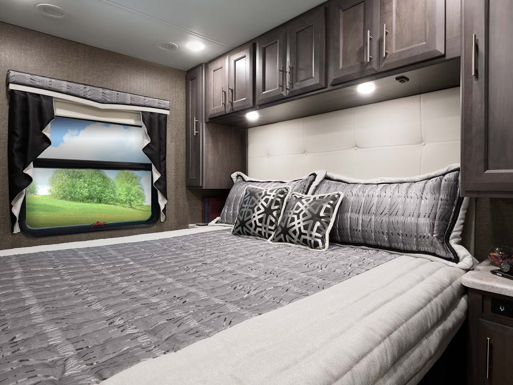 2022 Thor Challenger Class A RV 35MQ Tilt-A-View Bed - Nightbreeze Regatta Cabinetry