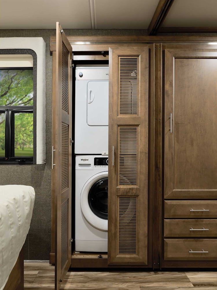 2022 Thor Palazzo Class A Diesel Pusher RV 33.6 Washer and Dryer - Studio Collection™ Pantera Sanibel Cabinetry