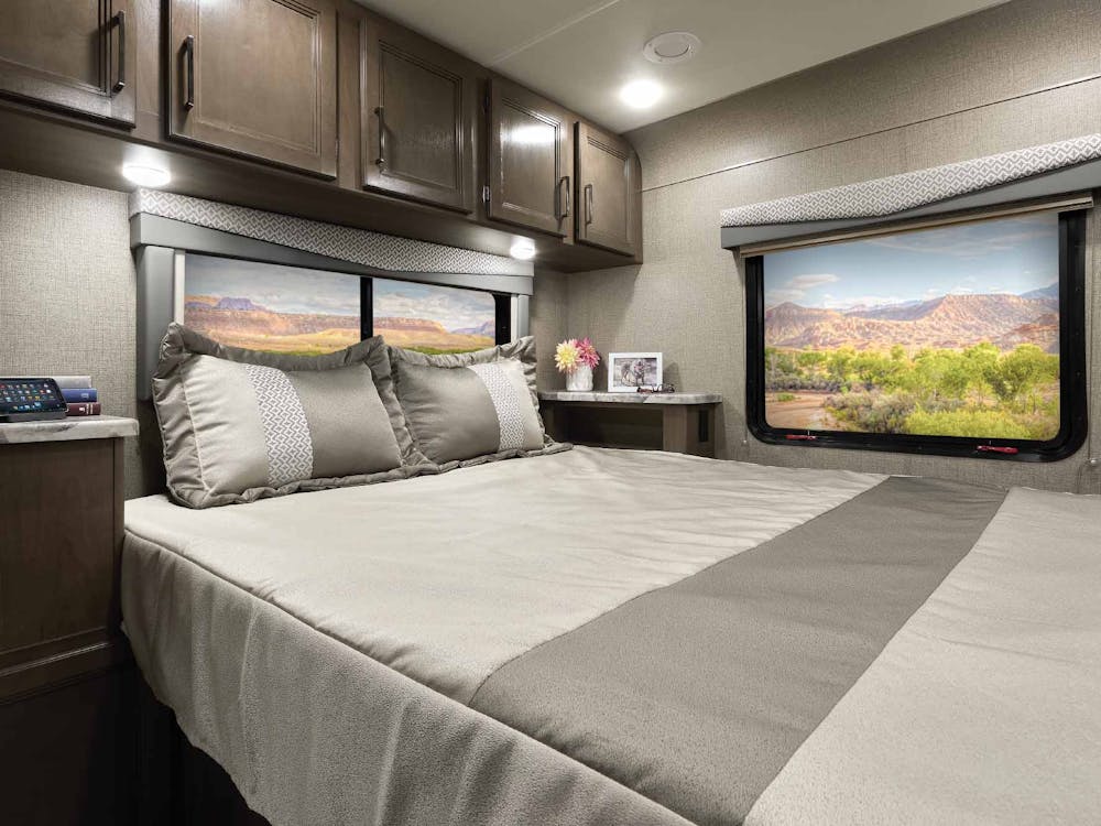 2022 Thor Four Winds Class C RV 31EV Bedroom - Silver Strand Carolina Cherry Cabinetry