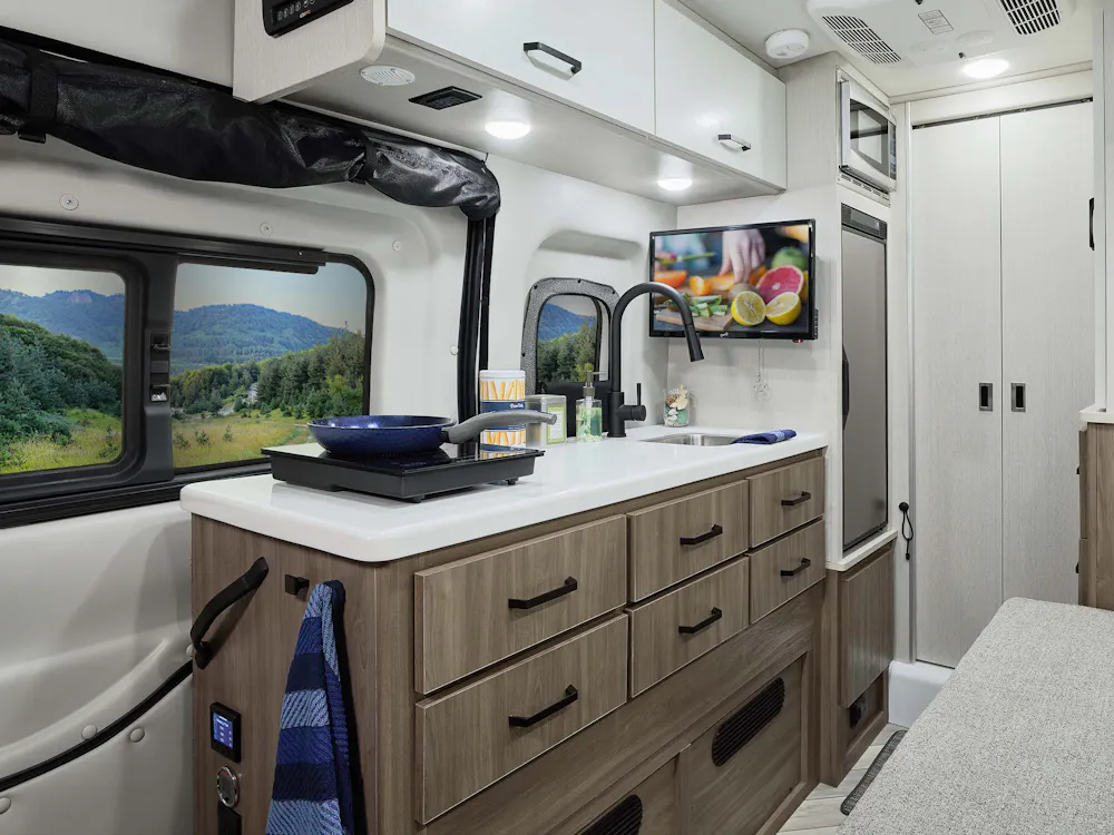 Thor Palladium Ford Transit Class B Van Thor Motor Coach thor-palladium-ford-transit-class-b-van-thor-motor-coach
