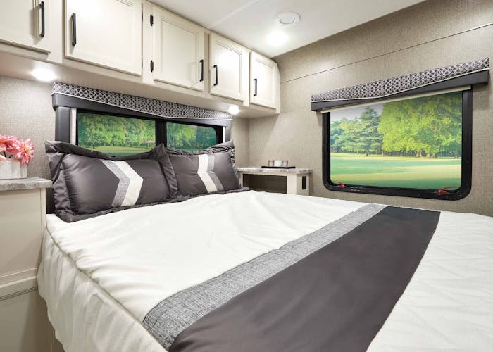 Thor Cau Class C Motorhomes, Class C Rv With King Bed And Outdoor Kitchen