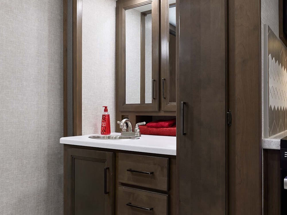 2022 Thor Windsport Class A RV 31C Vanity - Cloud Nine