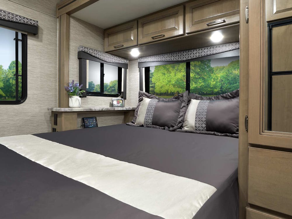2021 Thor Four Winds Mercedes Sprinter RV 24BL Bedroom - Nautical Blue Irish Maple Cabinetry