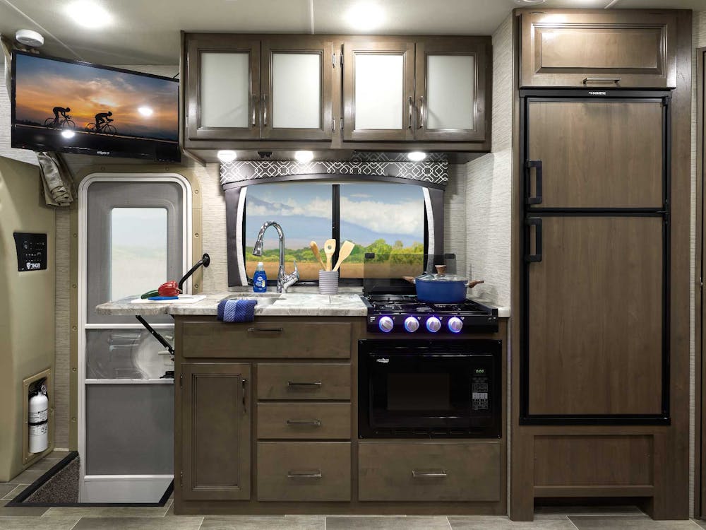 2021 Thor Chateau Mercedes Sprinter RV 24BL Kitchen - Imperial Carolina Cherry Cabinetry