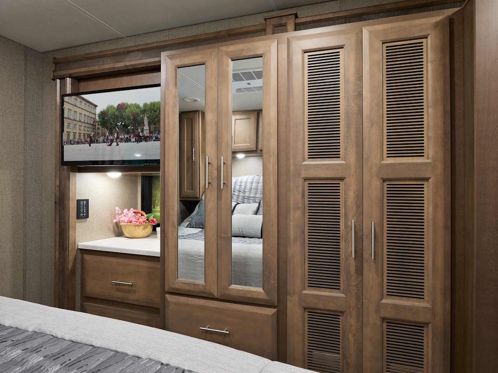 2022 Thor Miramar Class A RV 34.6 Wardrobe - Nightcap