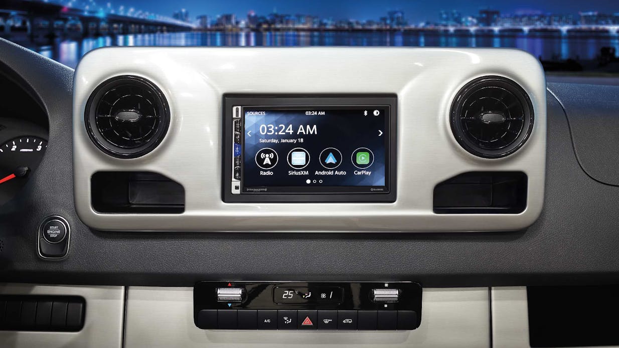 Chateau Sprinter Dash radio