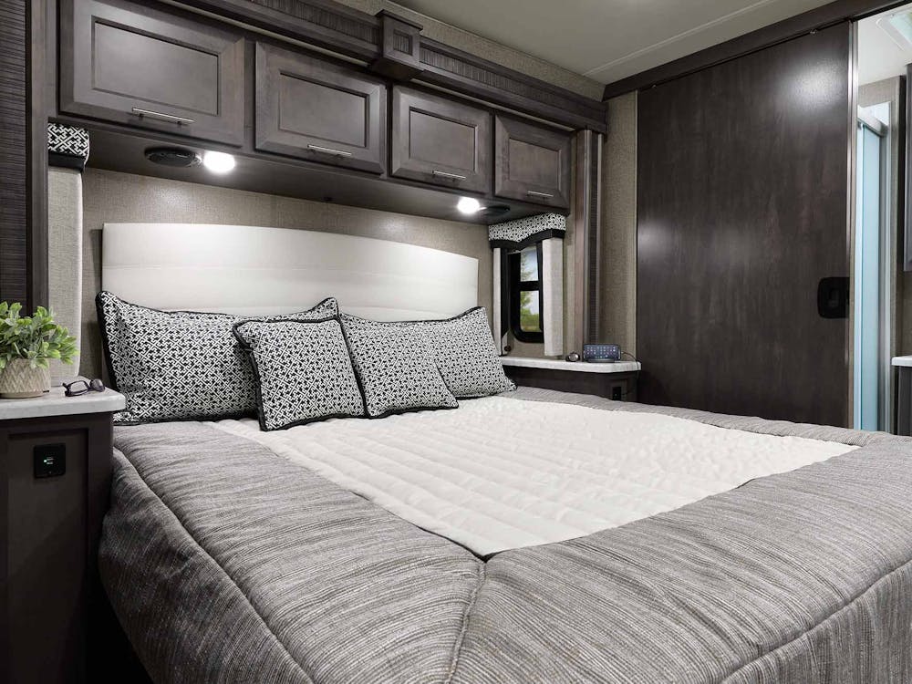 2022 Omni Class C RV BT36 Bedroom - Black Diamond Regatta Cabinetry