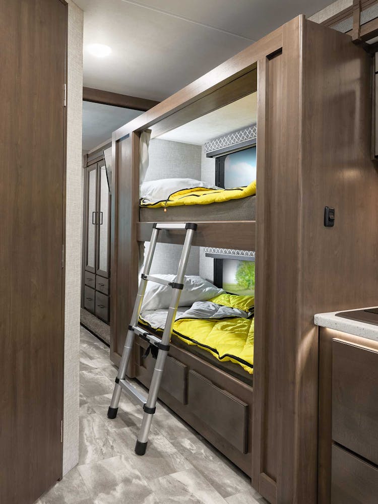 2022 Thor Quantum Class C RV LF31 Bunk Beds - Cloud Nine Carolina Cherry Cabinetry