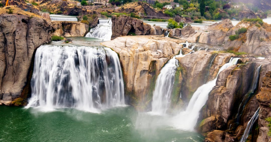 are dogs allowed at shoshone falls