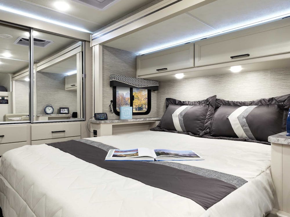 2022 Thor Gemini AWD Class B+ RV 23TW Bedroom - Home Collection™ Estate Grey Ivory Coast Cabinetry