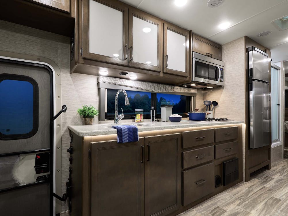 2022 Thor Four Winds Class C RV 31M Kitchen - Silver Strand Carolina Cherry Cabinetry