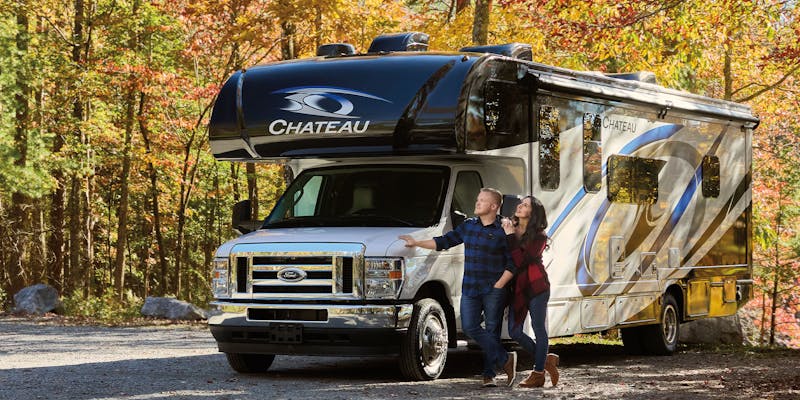 2022 Thor Chateau Class C RV Lifestyle photo tennesssee photo shoot couple outdoors