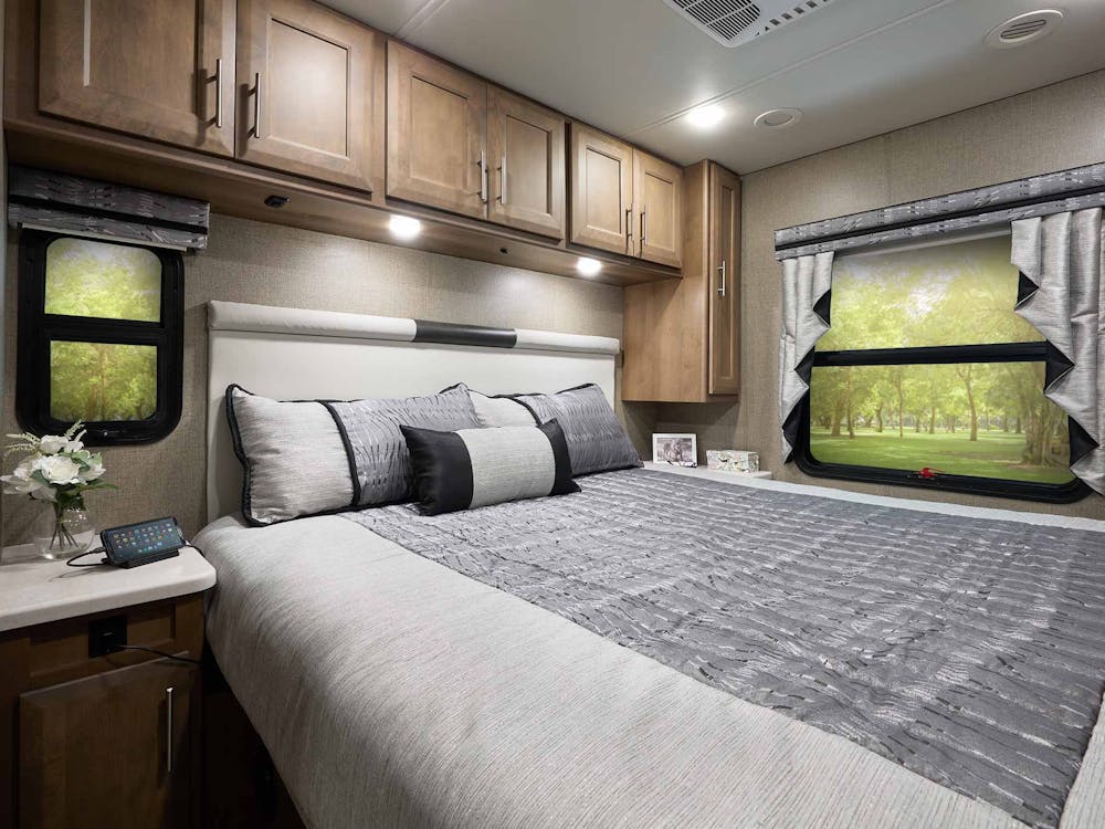 2022 Thor Miramar Class A RV 34.6 Bedroom - Nightcap