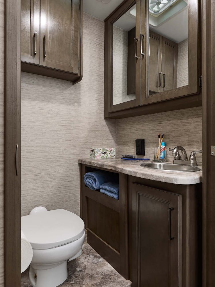 2022 Thor Four Winds Class C RV 31M Bathroom - Silver Strand Carolina Cherry Cabinetry
