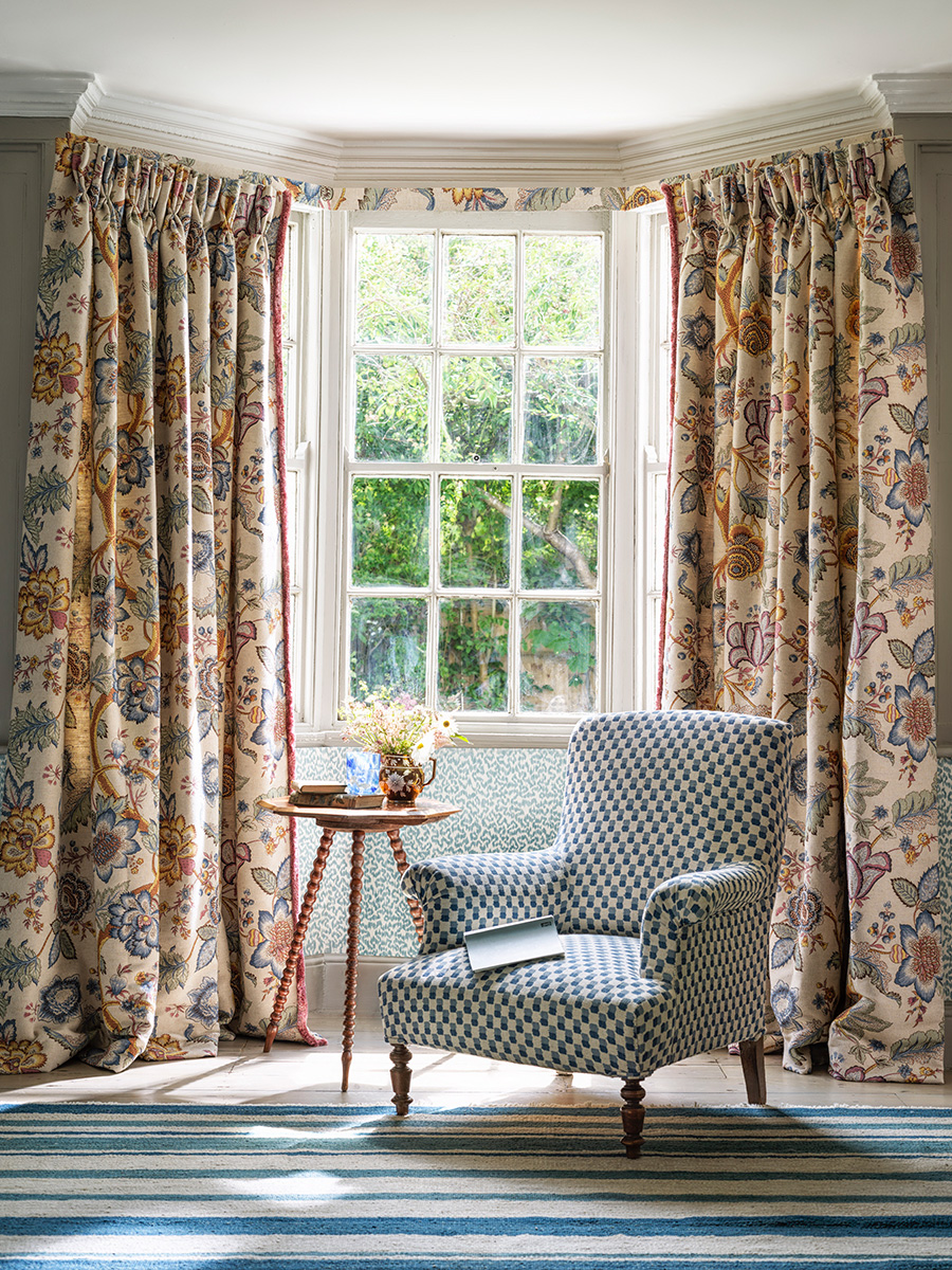 SLIDE_3_HD_TOL_2024_THORP_OF_LONDON_COLLECTION_SEVILLE_T0131004_GAY_PARK_CHECK_T0066004