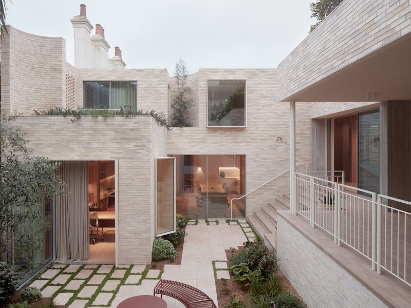 Photo of garden courtyard of Goodhope in Paddington by Those Architects