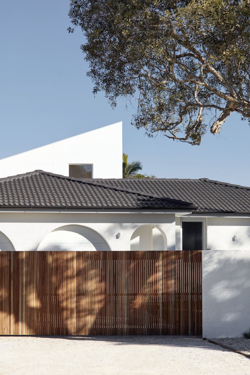 Photo of street facade of Burch house in Byron Bay by Those Architects