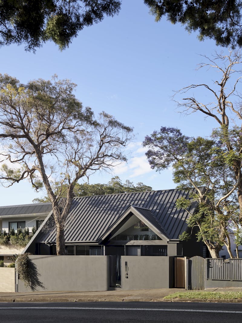 Photo of street facade of Mitchell house in Mosman by Those Architects