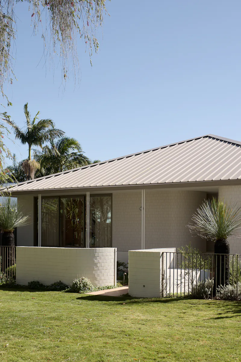 Photo of street facade of Townie house in Byron Bay by Those Architects