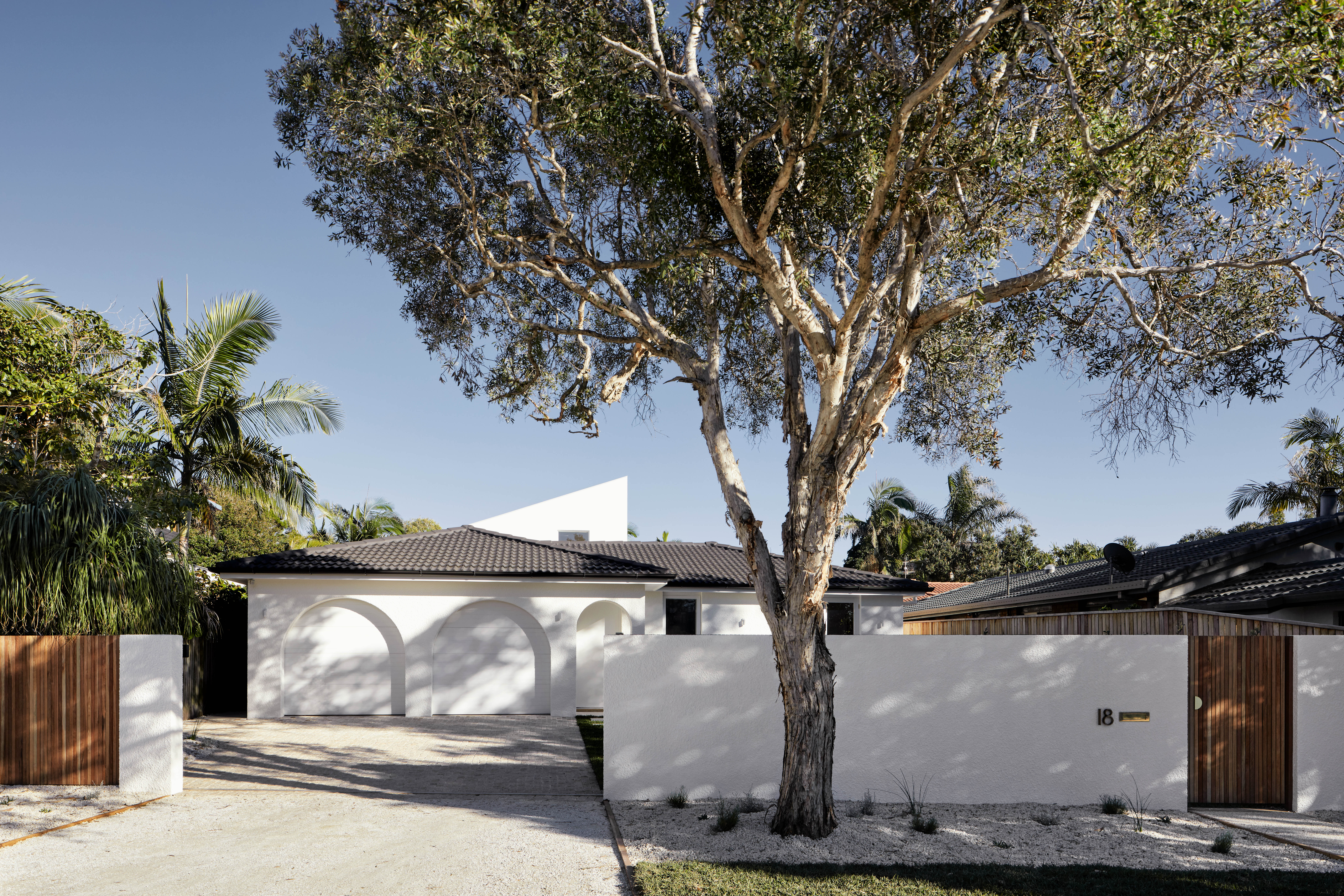 Photo of street facade of Burch house in Byron Bay by Those Architects