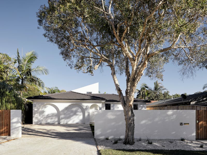 Photo of street facade of Burch house in Byron Bay by Those Architects