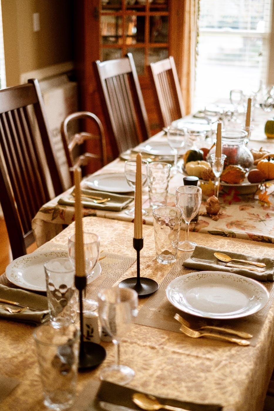A lovely Thanksgiving dinner table
