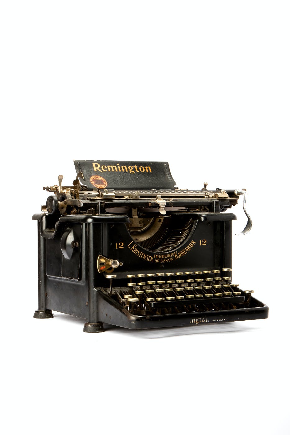 A classic black Remmington Typewriter